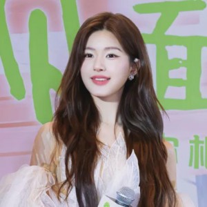 趙露思近況最新消息,新作品備受期待，人氣飆升背后的故事